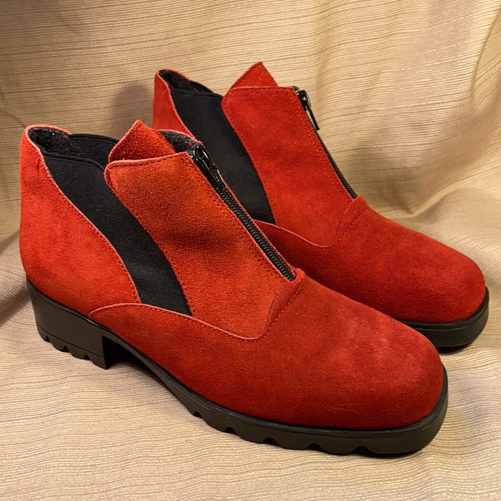Barbo NWOT leather booties made in Canada 🇨🇦 - Picture 16 of 16